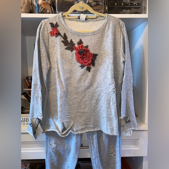 Sweatsuit both pieces included - Picture 6 of 16